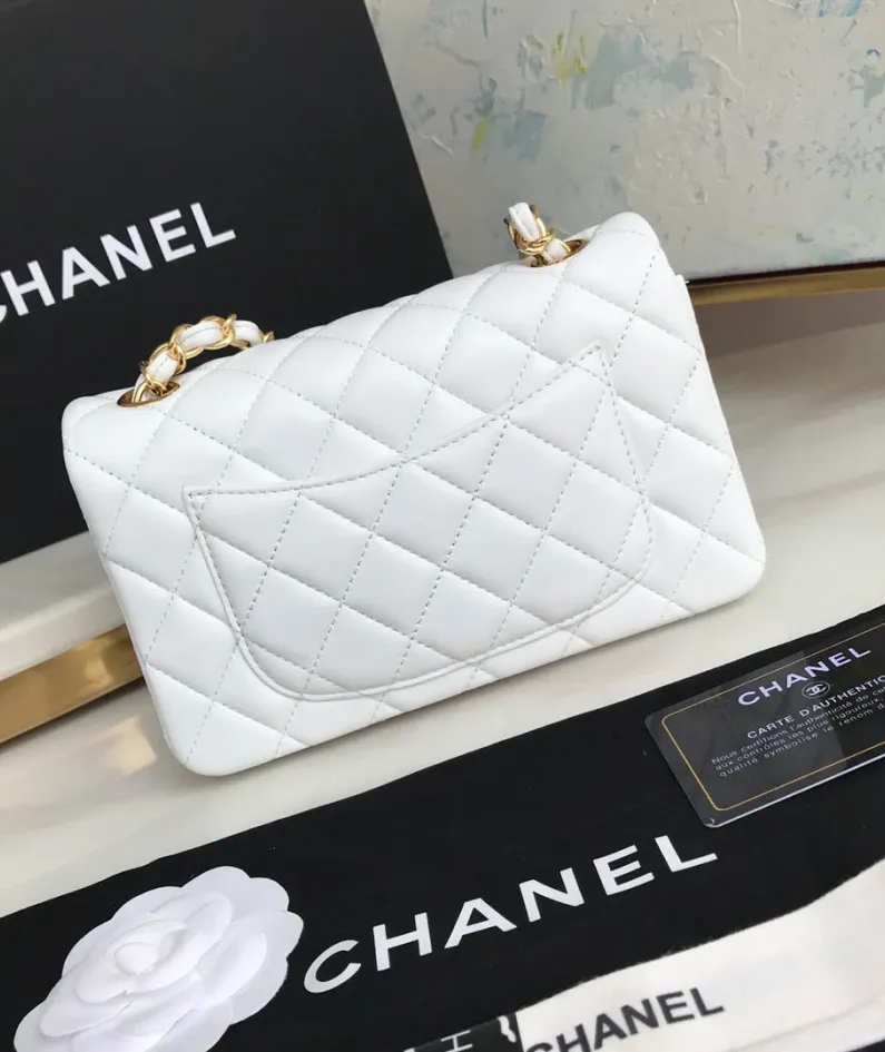 Lambskin Small Bag Size:20X13x7cm Model: 1116
