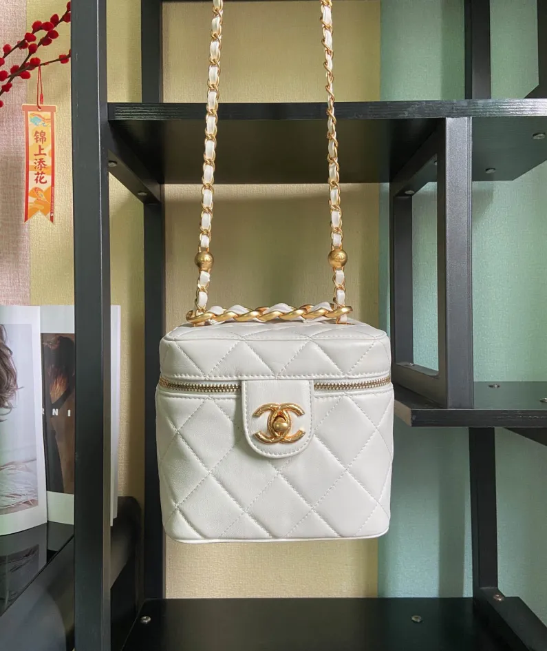 CHANEL size 16.5/16.5/15