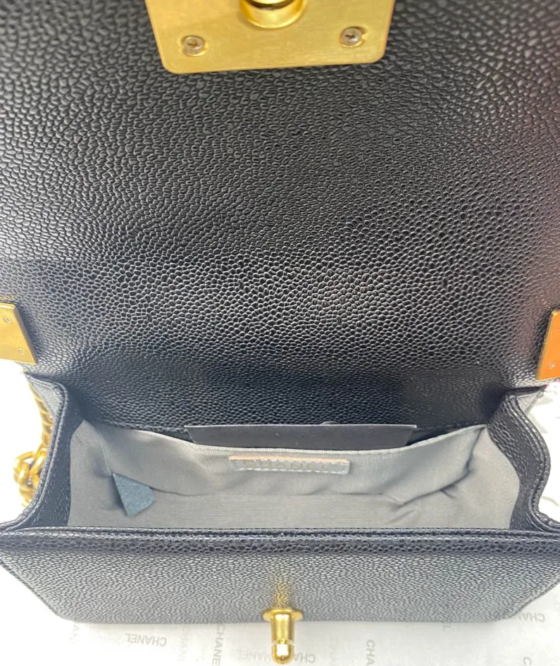 Gold Buckle Calfskin Size 20*12*7cm Model Number: 67085