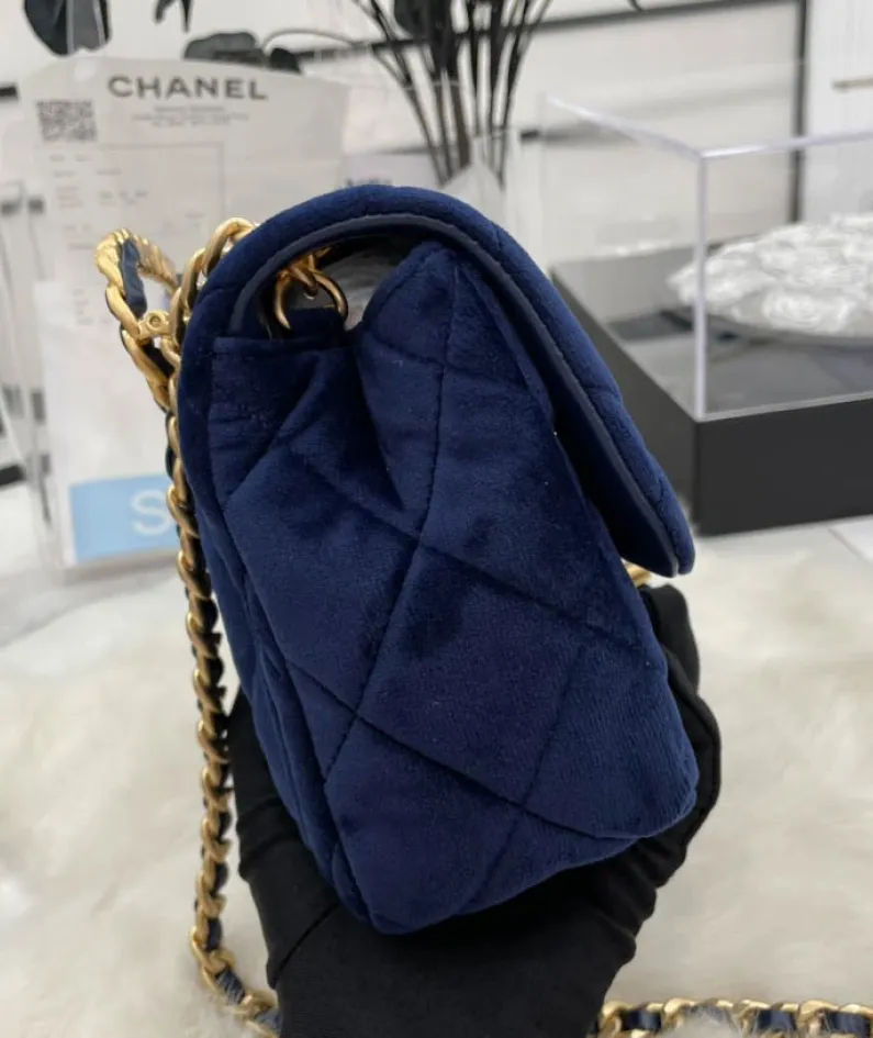 Chanel Size: 20cm