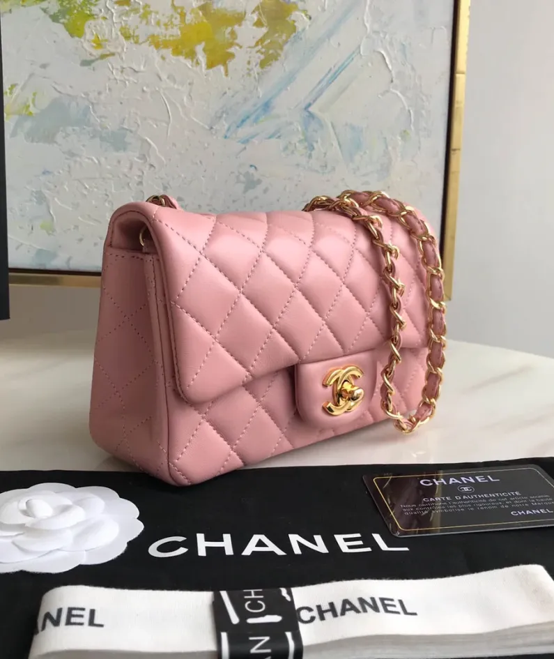 Lambskin Small Bag Size:20X13x7cm Model: 1116