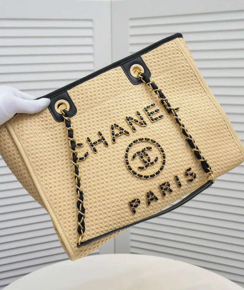 Chanel Size: 33*28*18cm Model Number: 67001