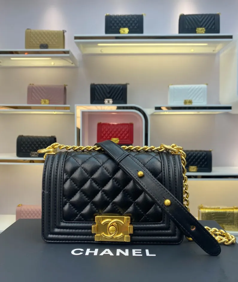 Gold Buckle Calfskin Size 20*12*7cm Model Number: 67085