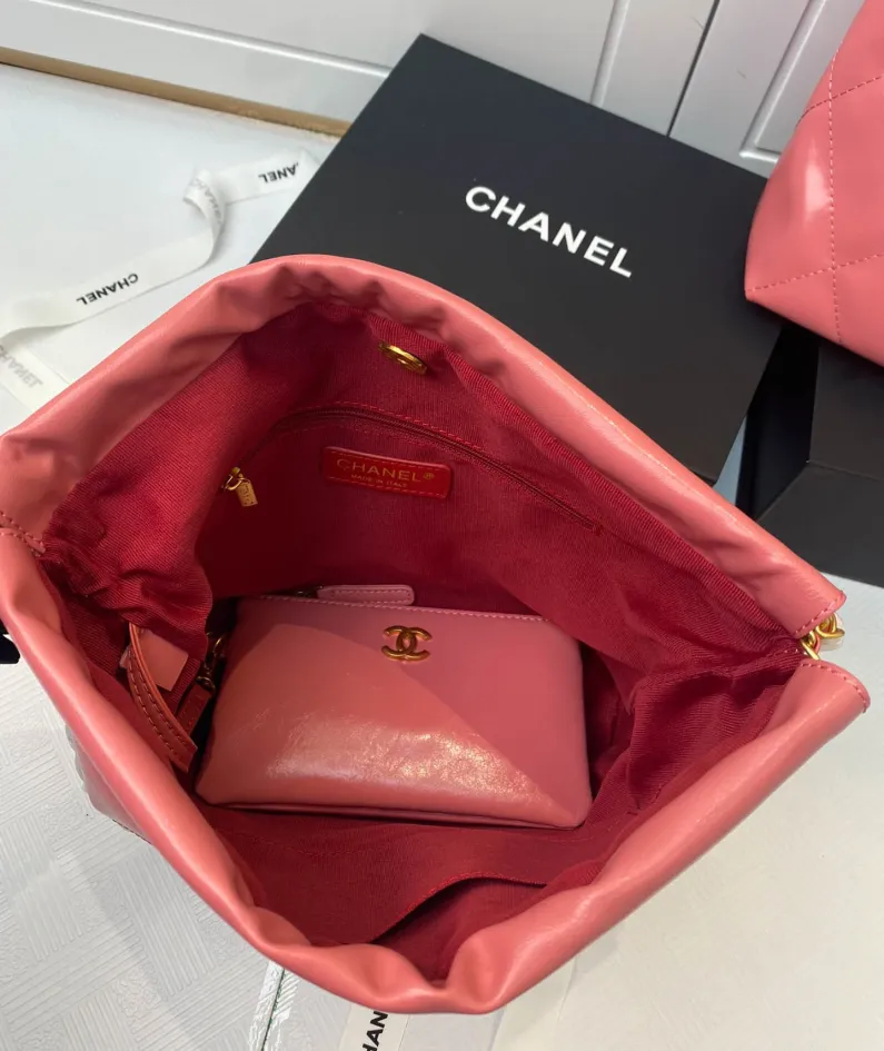 Chanel Underarm Bag Model: 8828 Size: 30*27*7 40*33*8