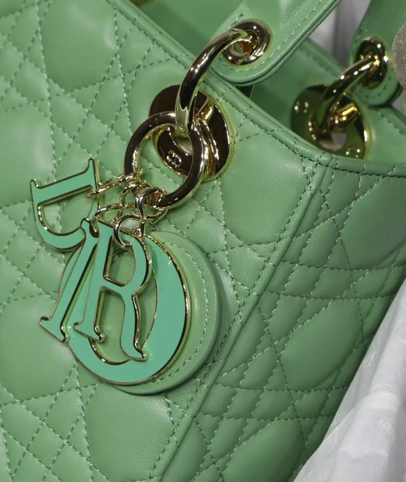 Size: 20x16.5x 8cm