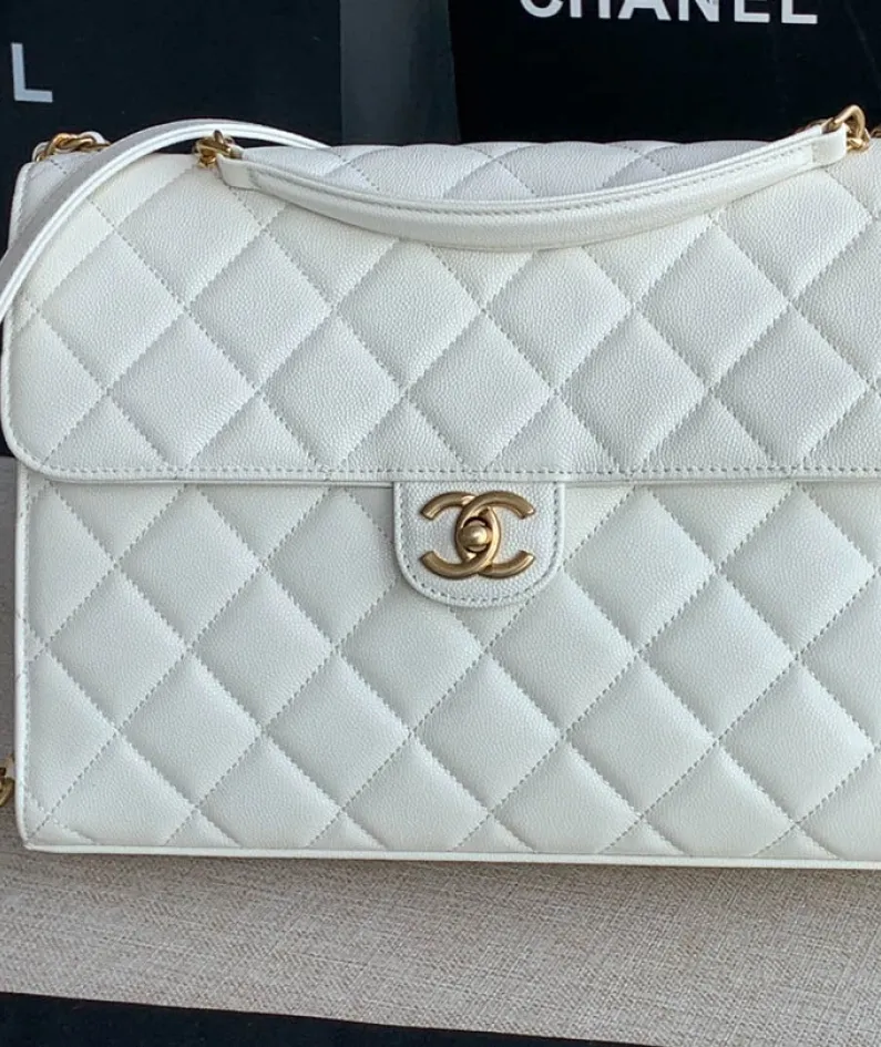 CHANEL Model: AS3529#: Size: 30x22x7Cm
