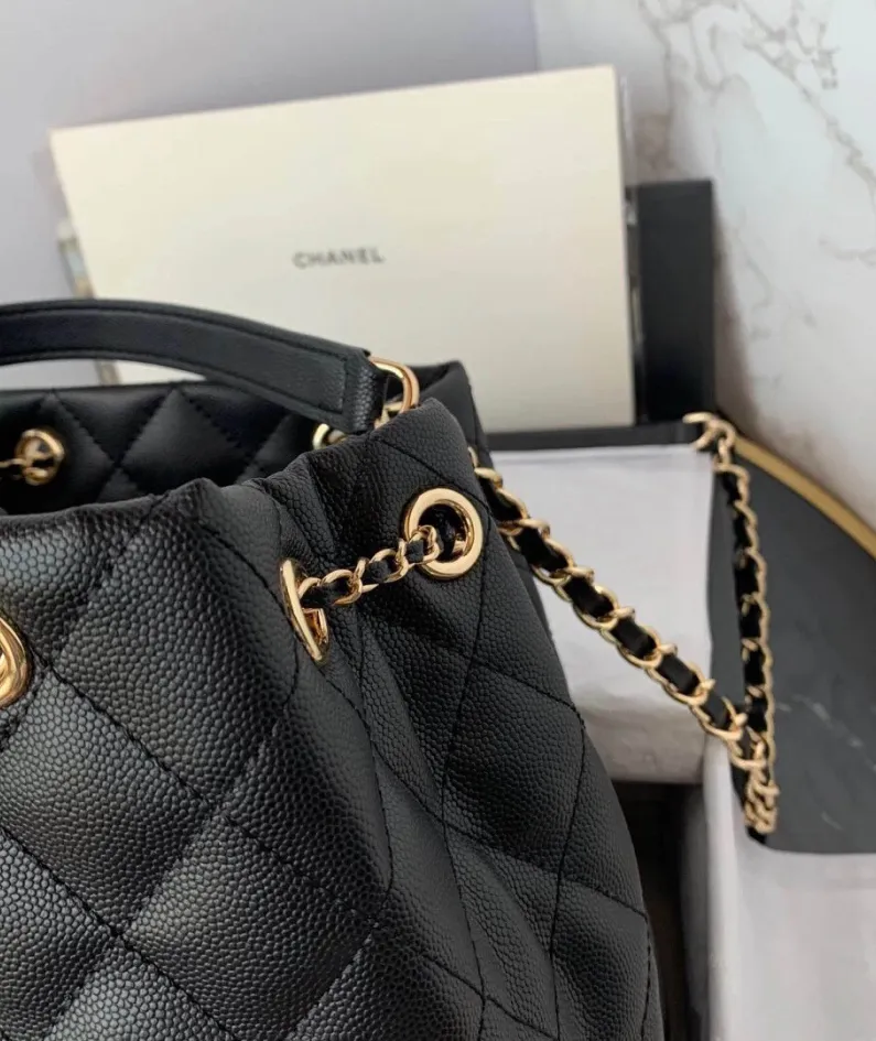 Chanel Women's Bag Size: 24cm Style: AS0769