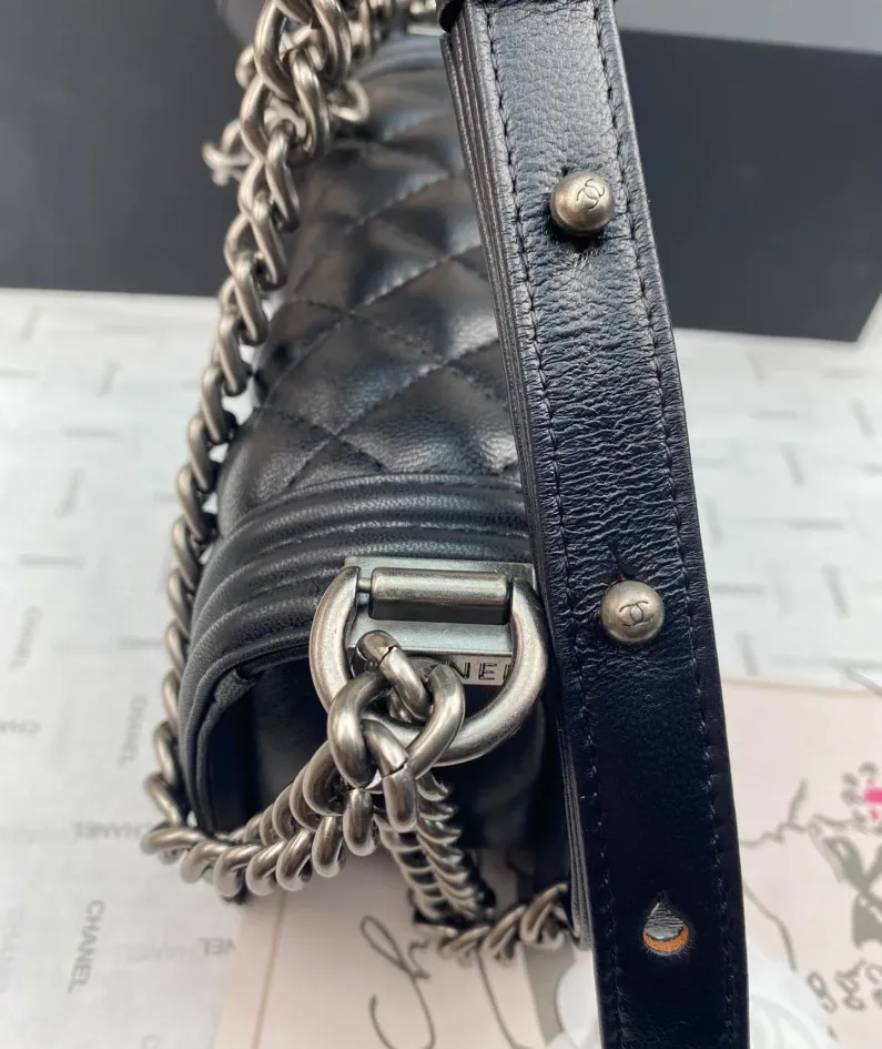 Gold Buckle Calfskin Size 20*12*7cm Model Number: 67085