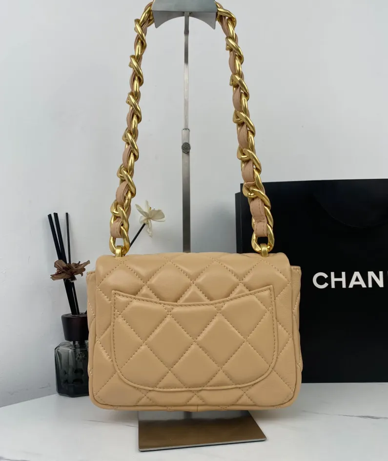 Large Gold Chain Underarm Bag Model Number: As3214