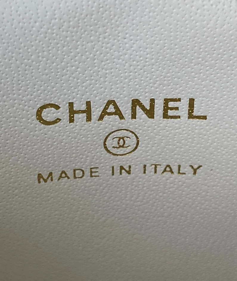Chanel size: 11*8.5*7cm