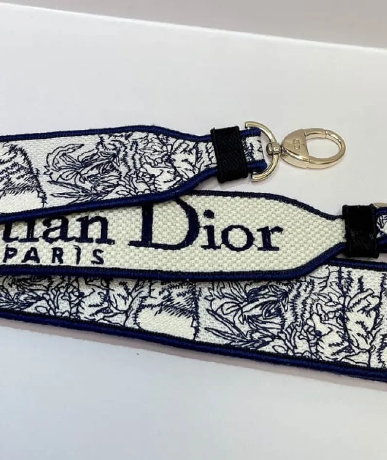 Lady D-Lite 5-panel embroidery Size: 24 x 20 x 11 cm
