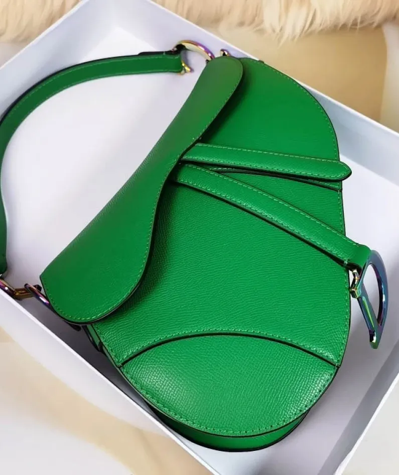 size:25.5X20X6.5cm