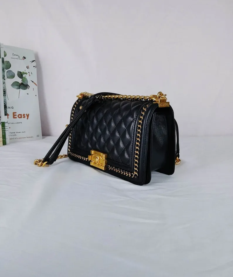 Lambskin Size: 25*16*9cm Style: 67086-2