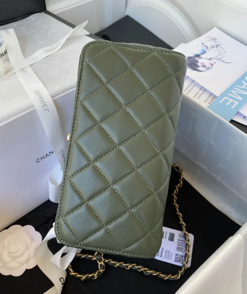 Chanel sheepskin size: 18X19.5X9.5cm