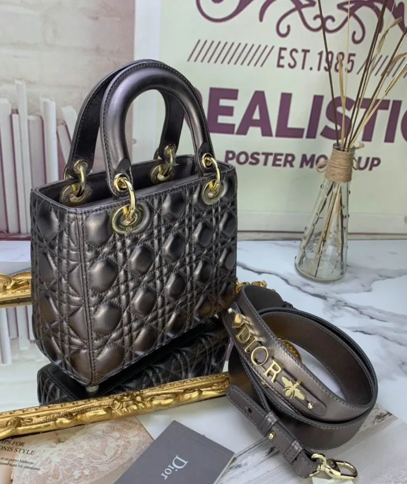Model: D6806 Size: 20 x 16.5 x 8 cm