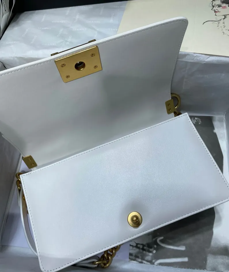 CHANEL Wrist Bag Model: 67086-1 Size: 25
