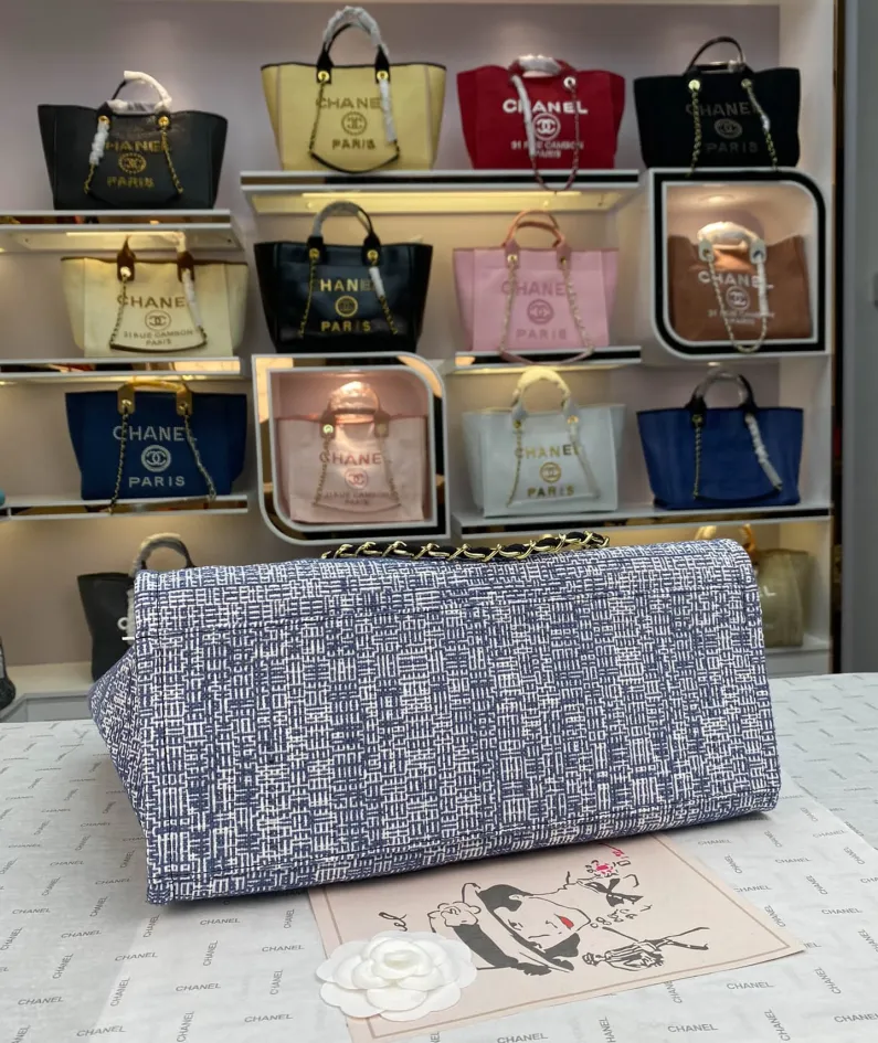 Chanel One Shoulder Handbag Size: 38*30*20 Style: 8820