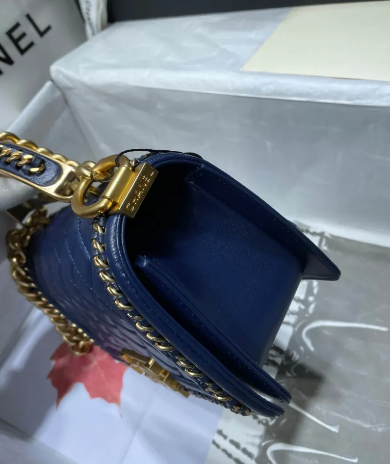 CHANEL wrist bag Size: 20