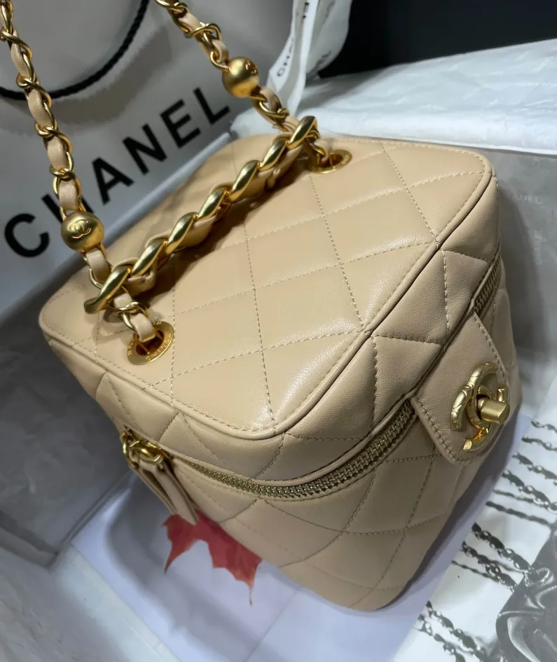 CHANEL Portable ️Crossbody Model: 2020SS ️Size: 16.5*16.5*15