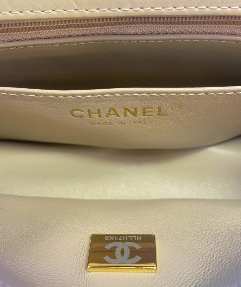 CHANEL square bag Size: 20cm
