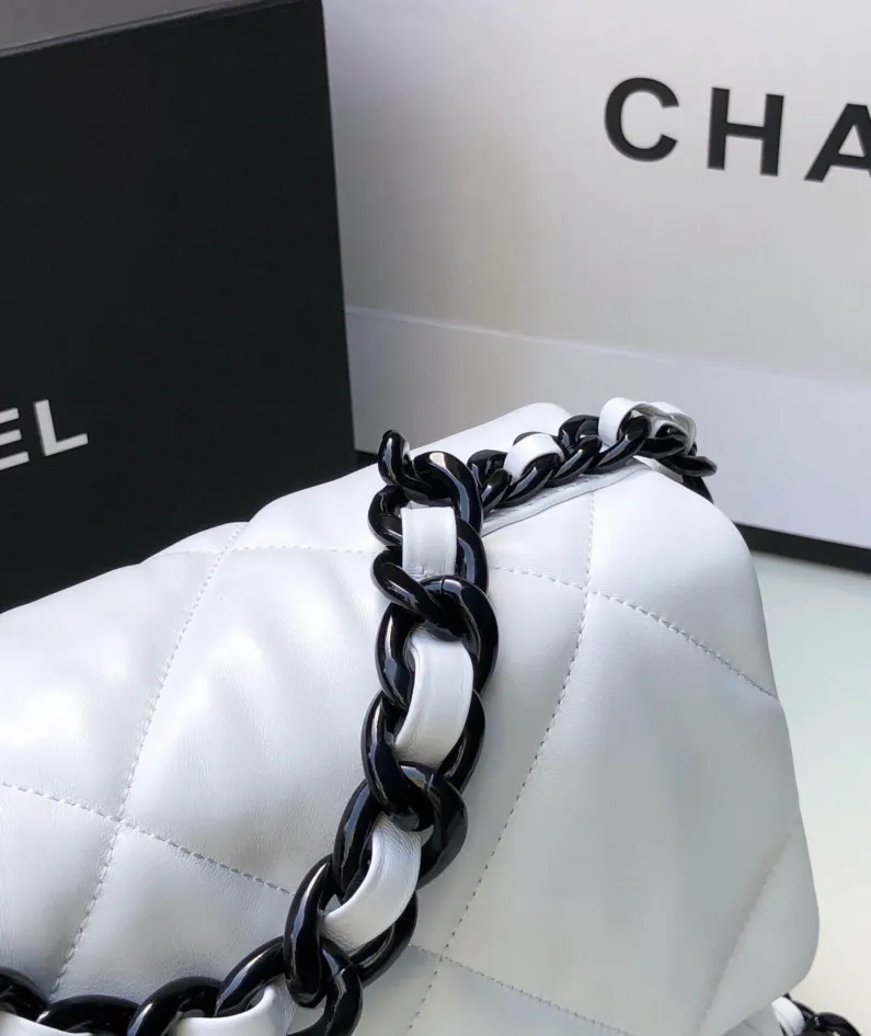 Chanel Model: S1161 Size: 30cm