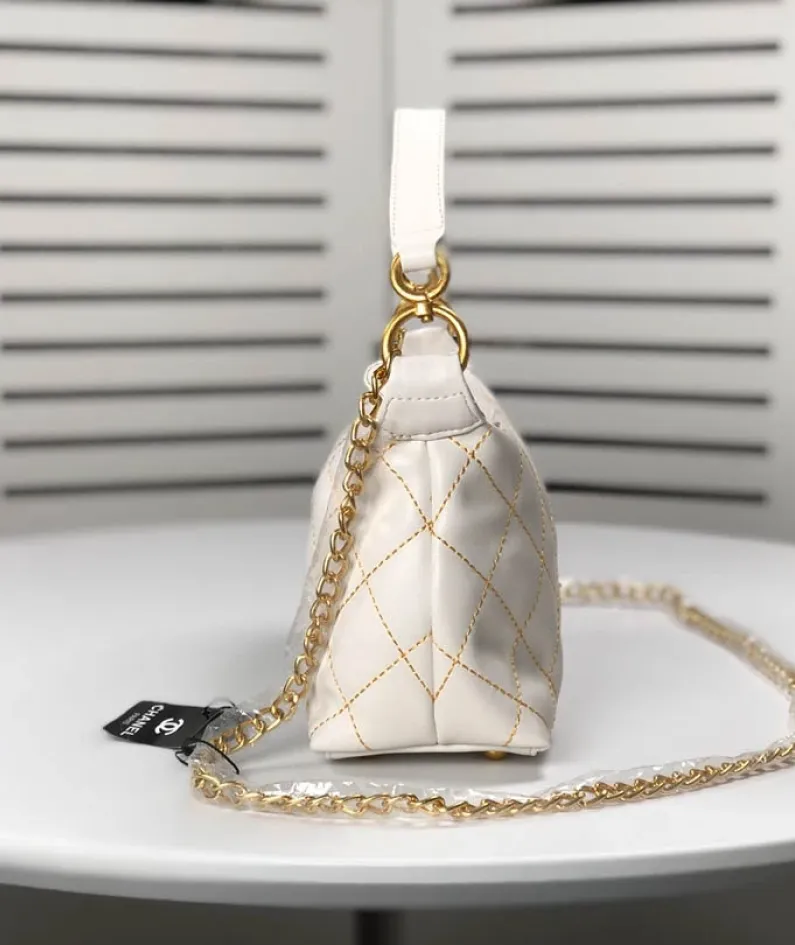 CHANEL round chain bag