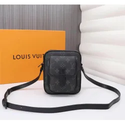 Louis Vuitton Model: 69404 Size: 15x17x8cm
