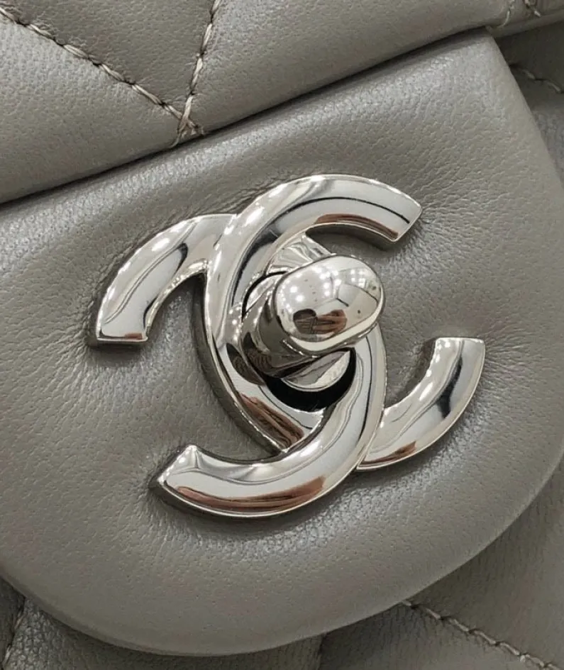 classic flap lambskin light gold buckle classic flap size:17cm