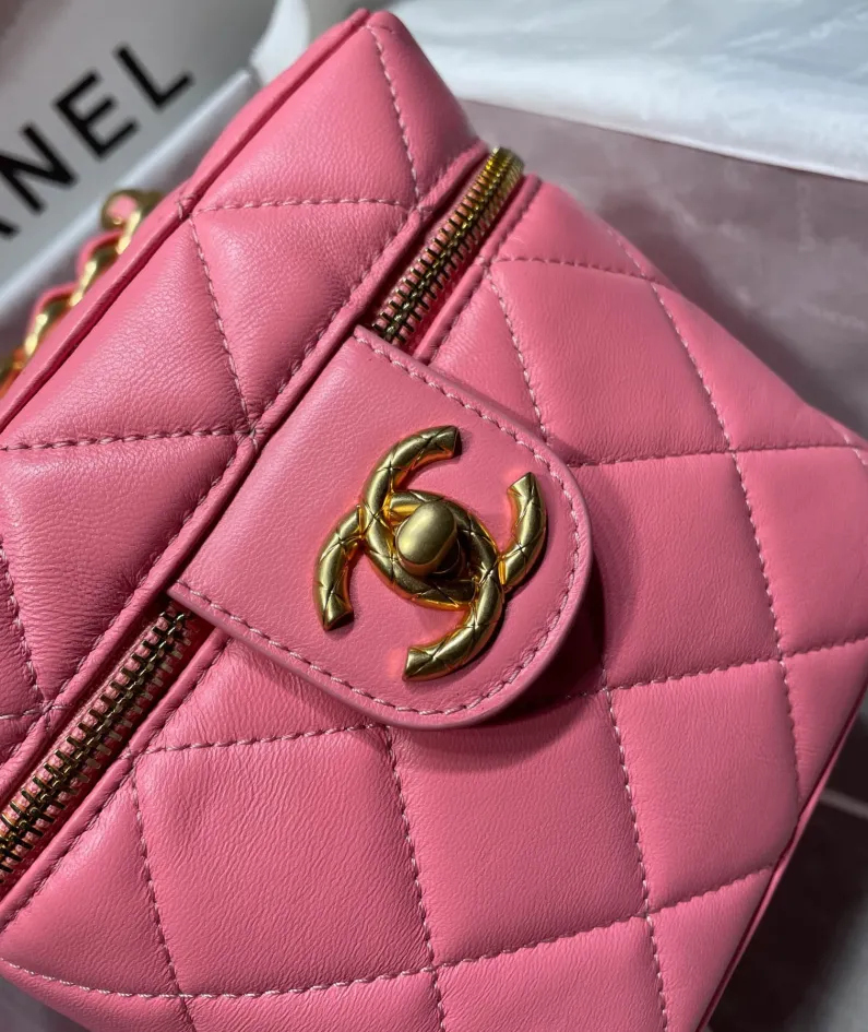 CHANEL Portable ️Crossbody Model: 2020SS ️Size: 16.5*16.5*15