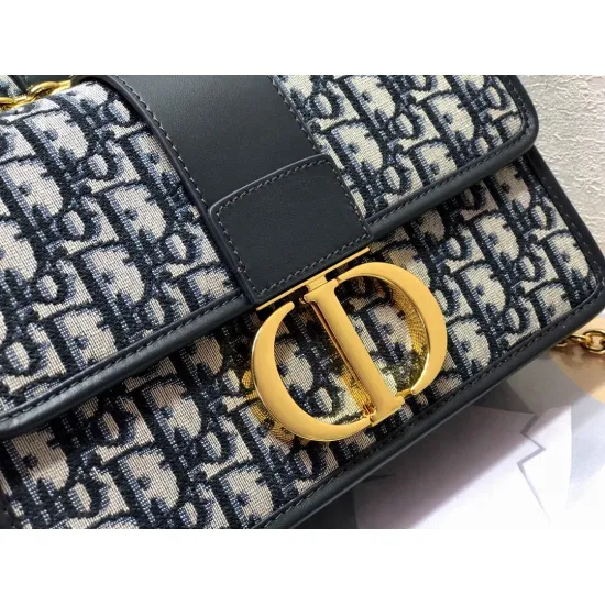 30 Montaigne Chain Crossbody Bag Size: 25.5cm