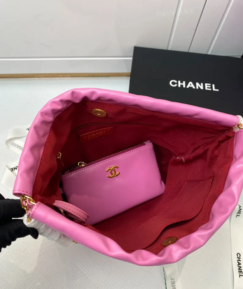 Chanel Underarm Bag Model: 8828 Size: 30*27*7 40*33*8
