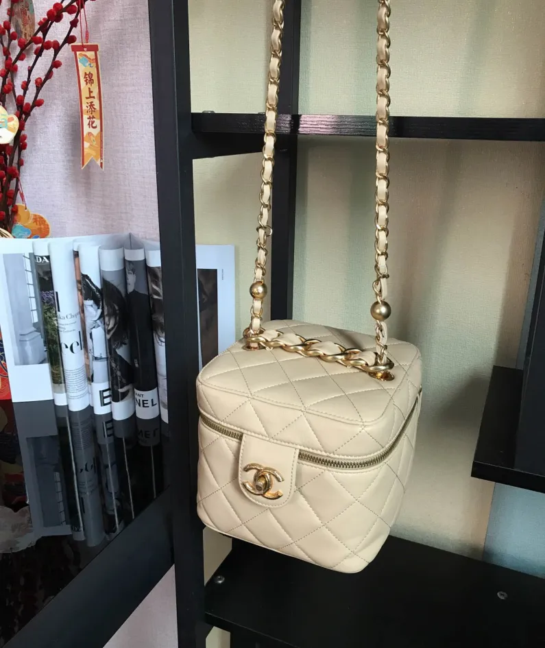 CHANEL Size: 16.5*16.5*15