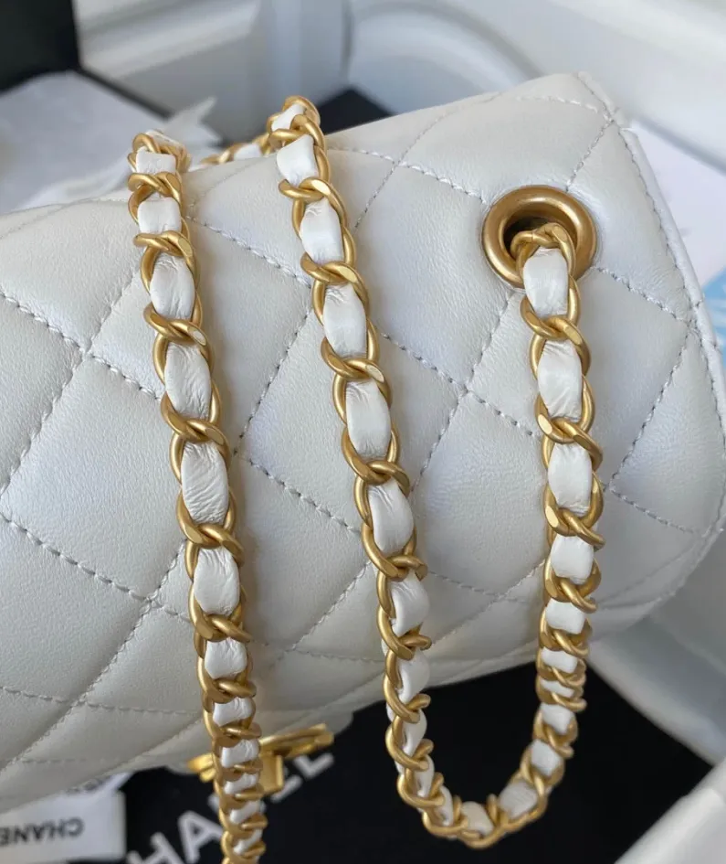 Chanel sheepskin size: 18X19.5X9.5cm