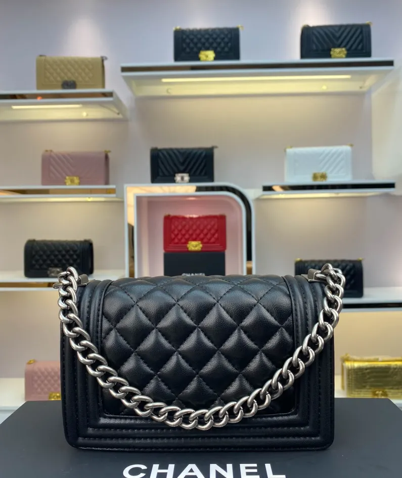Gold Buckle Calfskin Size 20*12*7cm Model Number: 67085