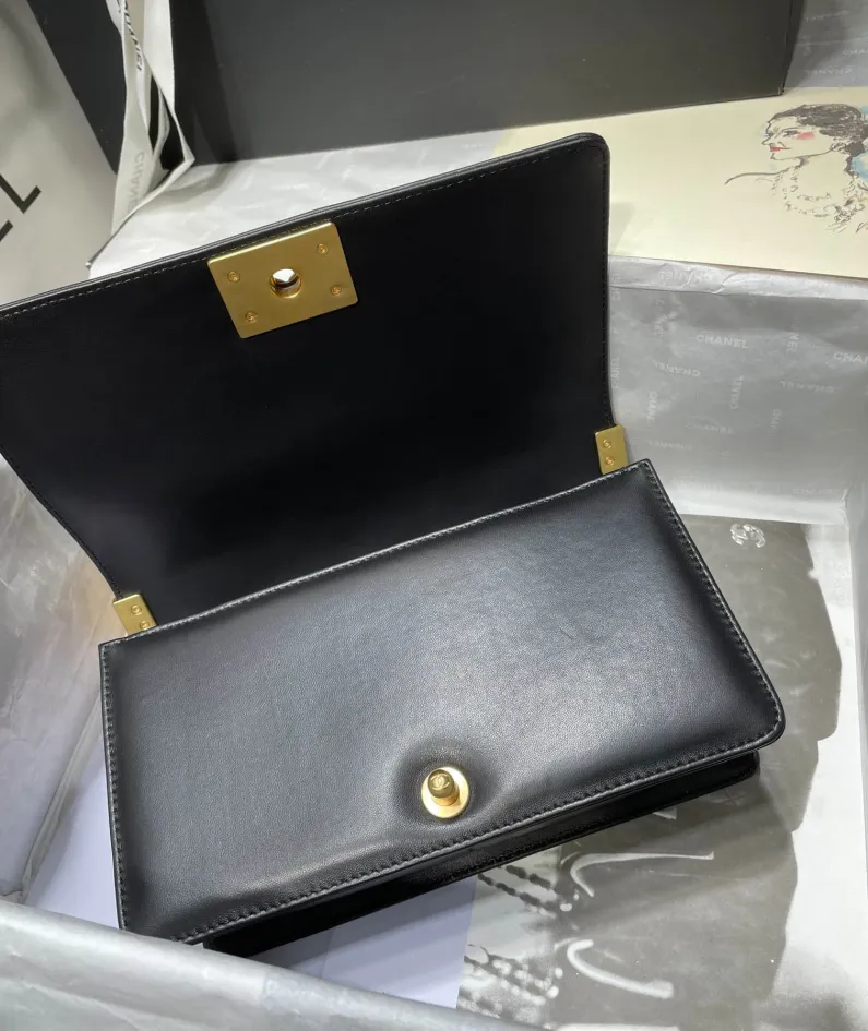 CHANEL Wrist Bag Model: 67086-1 Size: 25