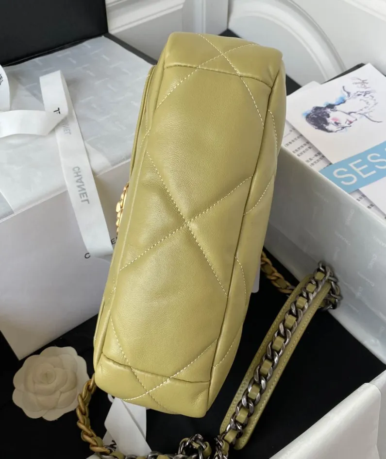 Chanel Size: 19cm Style: 81225 White