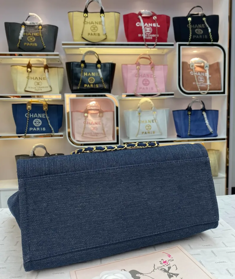 Chanel One Shoulder Handbag Size: 38*30*20 Style: 8820