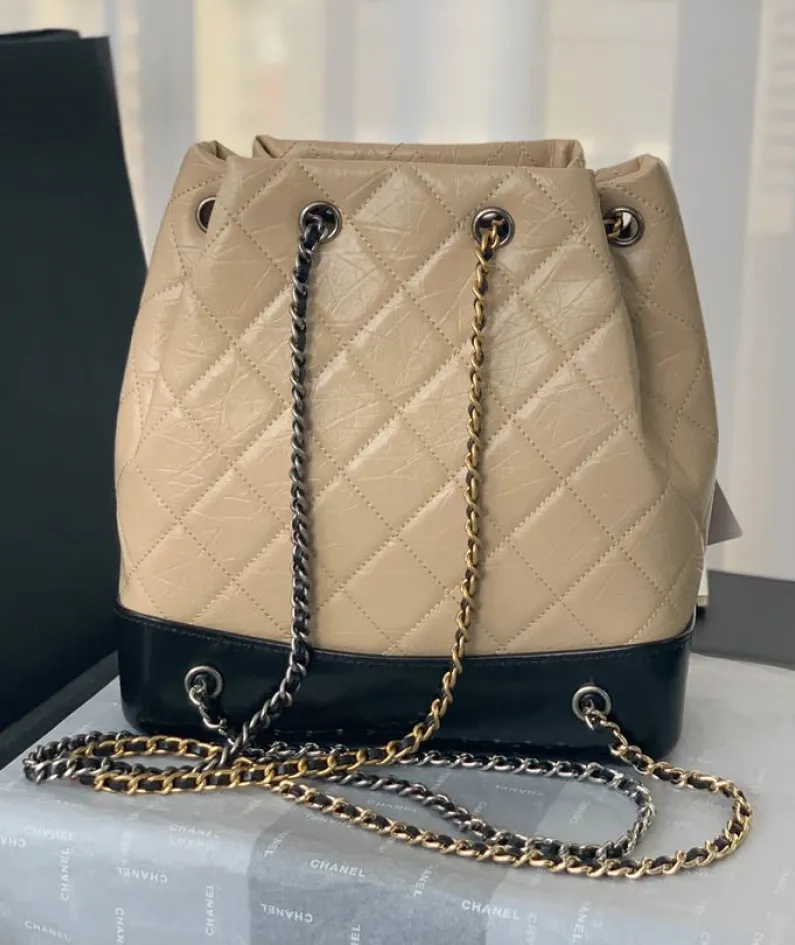 CHANEL Wandering Backpack Model: 94485#: Size 20X7X23CM