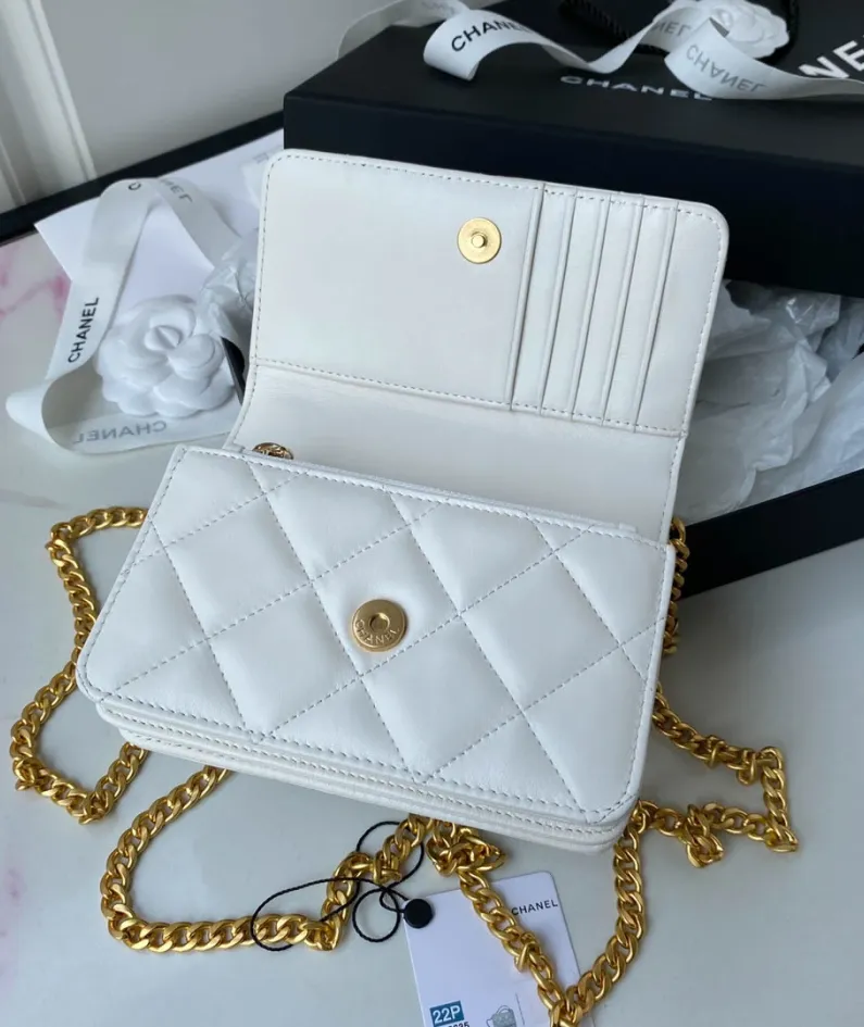 Lambskin Size: 11x15.5x4.5cm