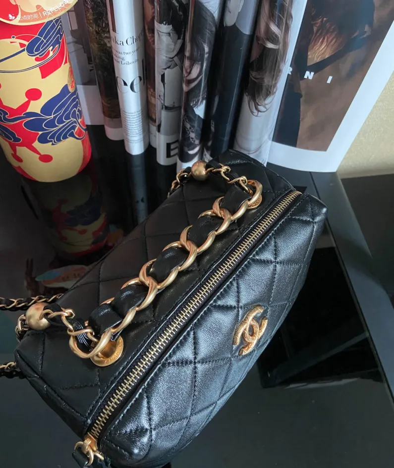 CHANEL Size: 22*10*15