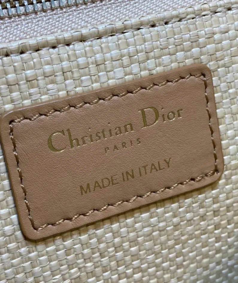 Montaigne 30M, size:24*18*5cm