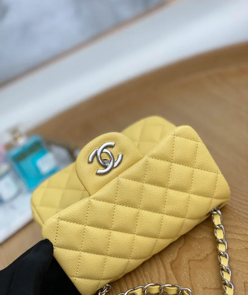 Lambskin Model: 1115 Size: 17cm