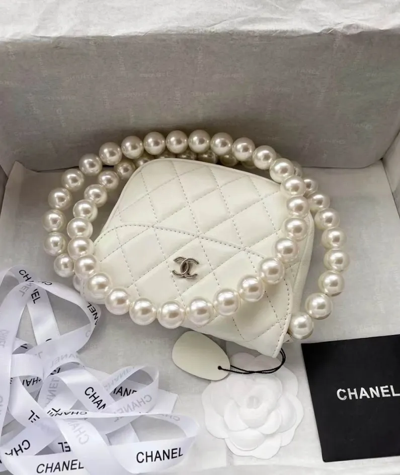 CHANEL round chain bag