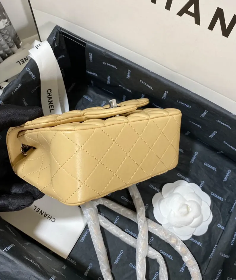 Lambskin Model: 1115 Size: 17cm