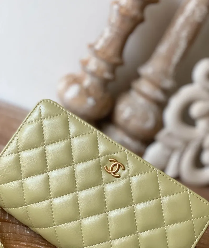 Chanel Stewardess Bag Size: 19cm Model Number: 81225 Light Yellow