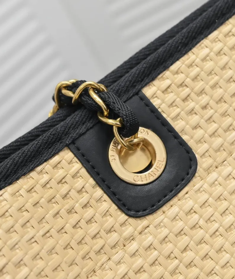 Chanel Size: 33*28*18cm Model Number: 67001