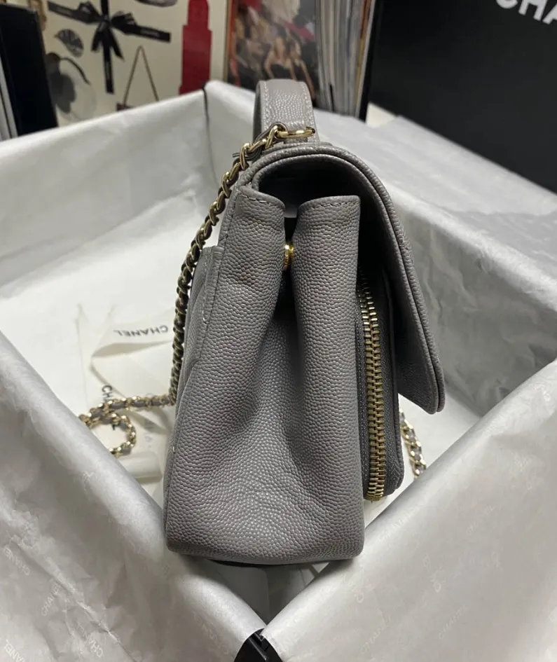 CHANEL pearl ball size: 19x7x14cm model number 93749 gray
