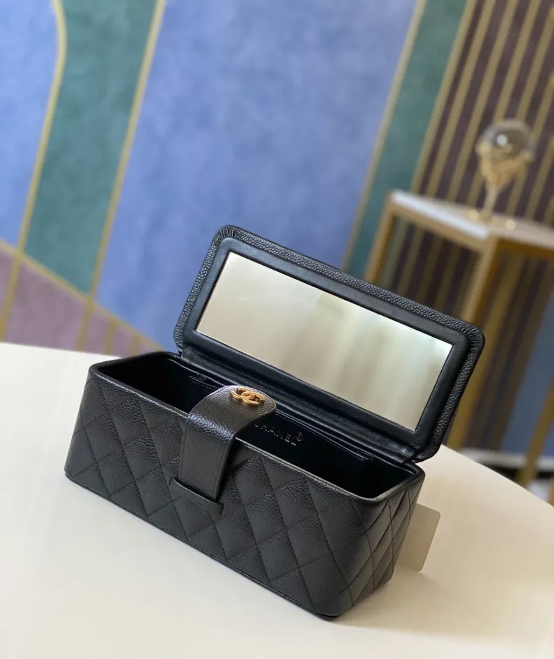 Cosmetic Bag Size: 22 10 8.5cm No.: 01919