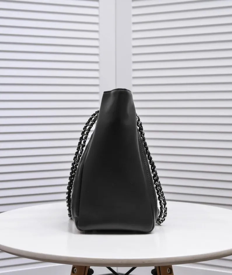 Chanel Style: 9068 Size: 42x29cm