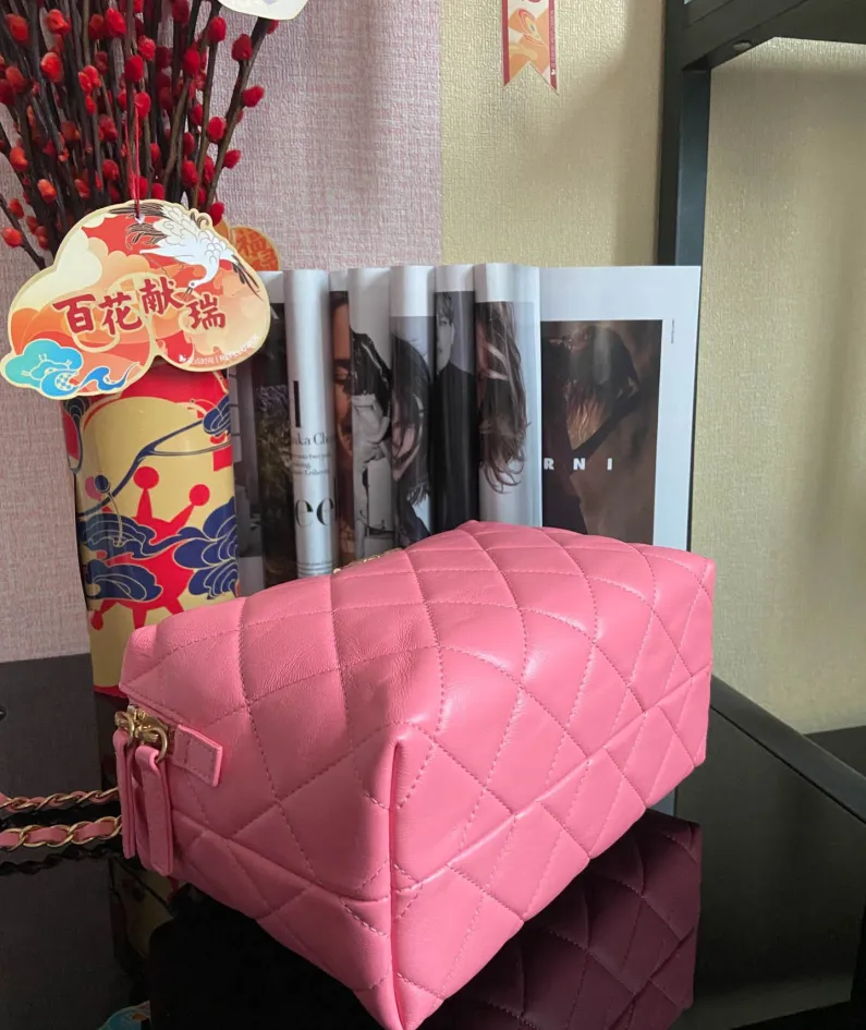CHANEL Size: 22*10*15